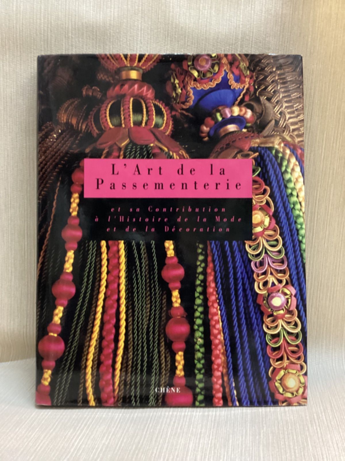 L’art de la passementerie et sa contribution à l’histoire de la mode et de la décoration タッセル 房飾り フリンジ装飾の本