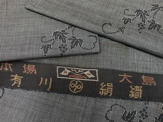 平和屋着物○本場大島紬 一元7マルキ 葡萄唐草 有川絹織物謹製 反