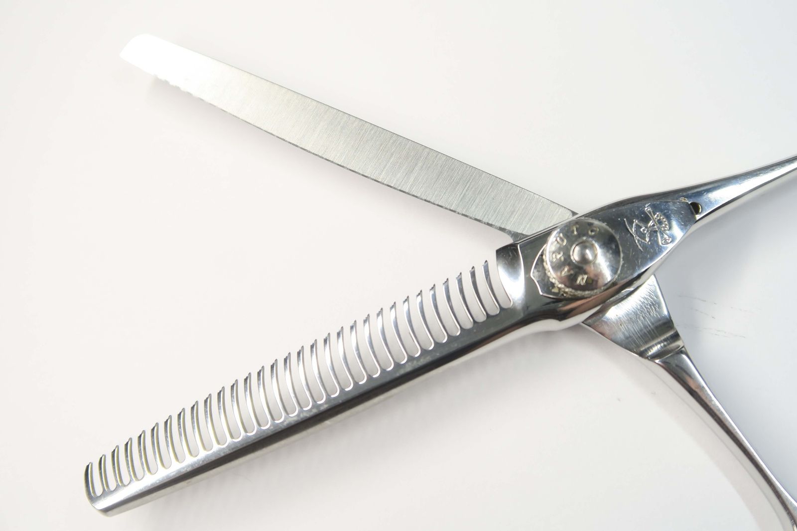 ナルトシザーラムールS27 理美容師シザー Cランク【ナルトシザー naruto scissors】 二梳きヘネシーラムールS31