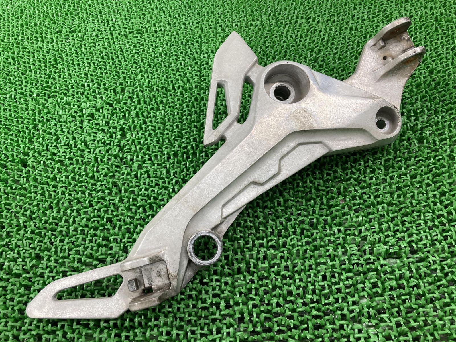 グロム ステップホルダー 右 26H ホンダ 純正 中古 バイク 部品 JC61 後期 GROM ステッププレート 曲がり無し 車検 Genuine