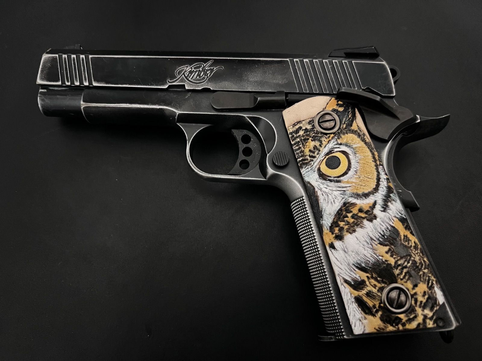G-53 の削り出し革グリップ 東京マルイ ガバメント用｜本革カービング Night Guardian Owl”