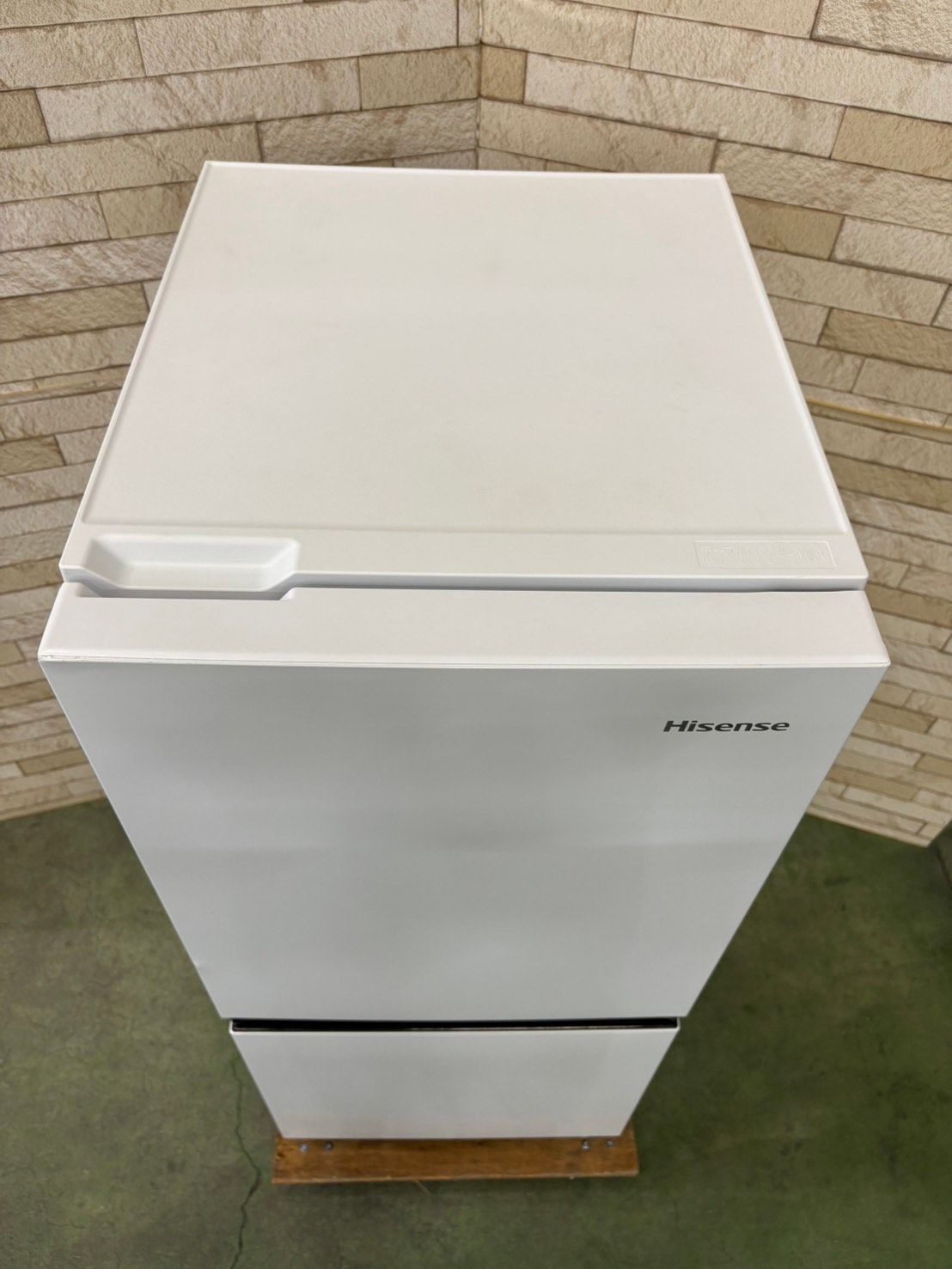 大阪送料無料★3か月保障付き★冷蔵庫★ハイセンス★HR-D1304★R-810 大阪送料無料☆3か月保障付き☆冷蔵庫☆2022年☆ハイセンス☆2ドア☆HR