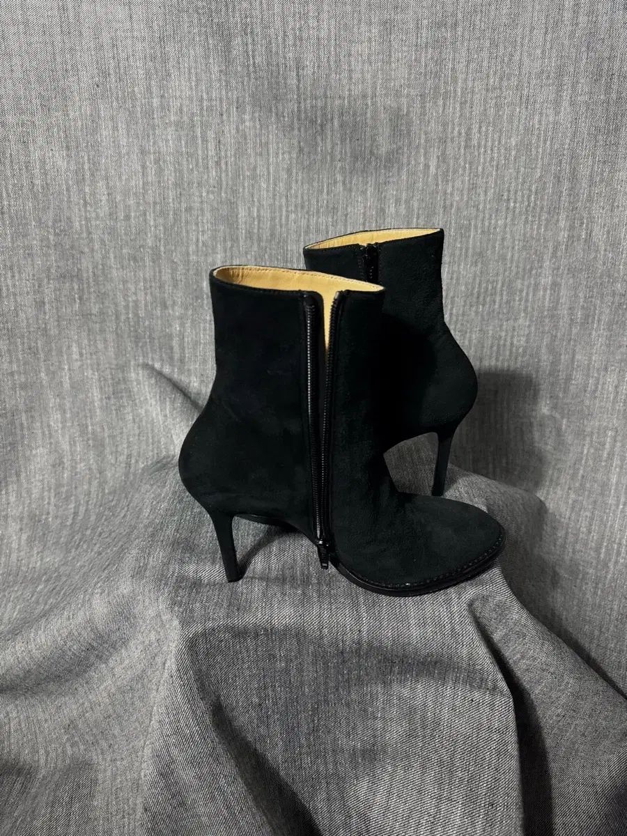 スエード パンプス