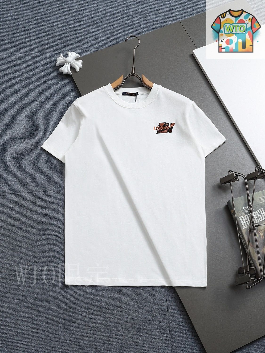 Louis Vuitton ファベットロゴ刺繍入り ホワイト 半袖Tシャツ LOUIS VUITTON Embroidered T-shirt 'White' 1AFR96