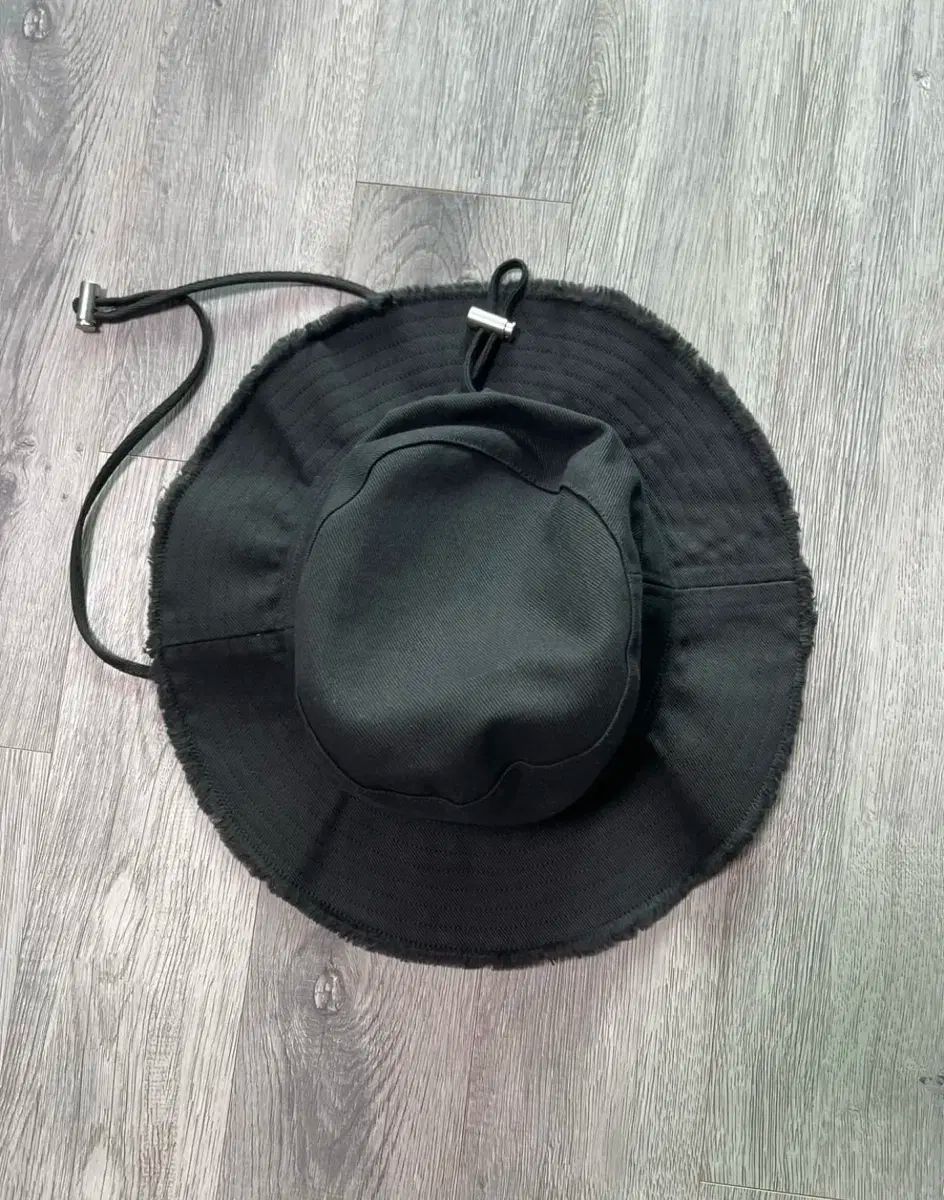 JACQUEMUS ジャックムス ブラック バケットハット JACQUEMUS ジャックムス 帽子 ハット 213AC002 LE BOB ARTICHAUT