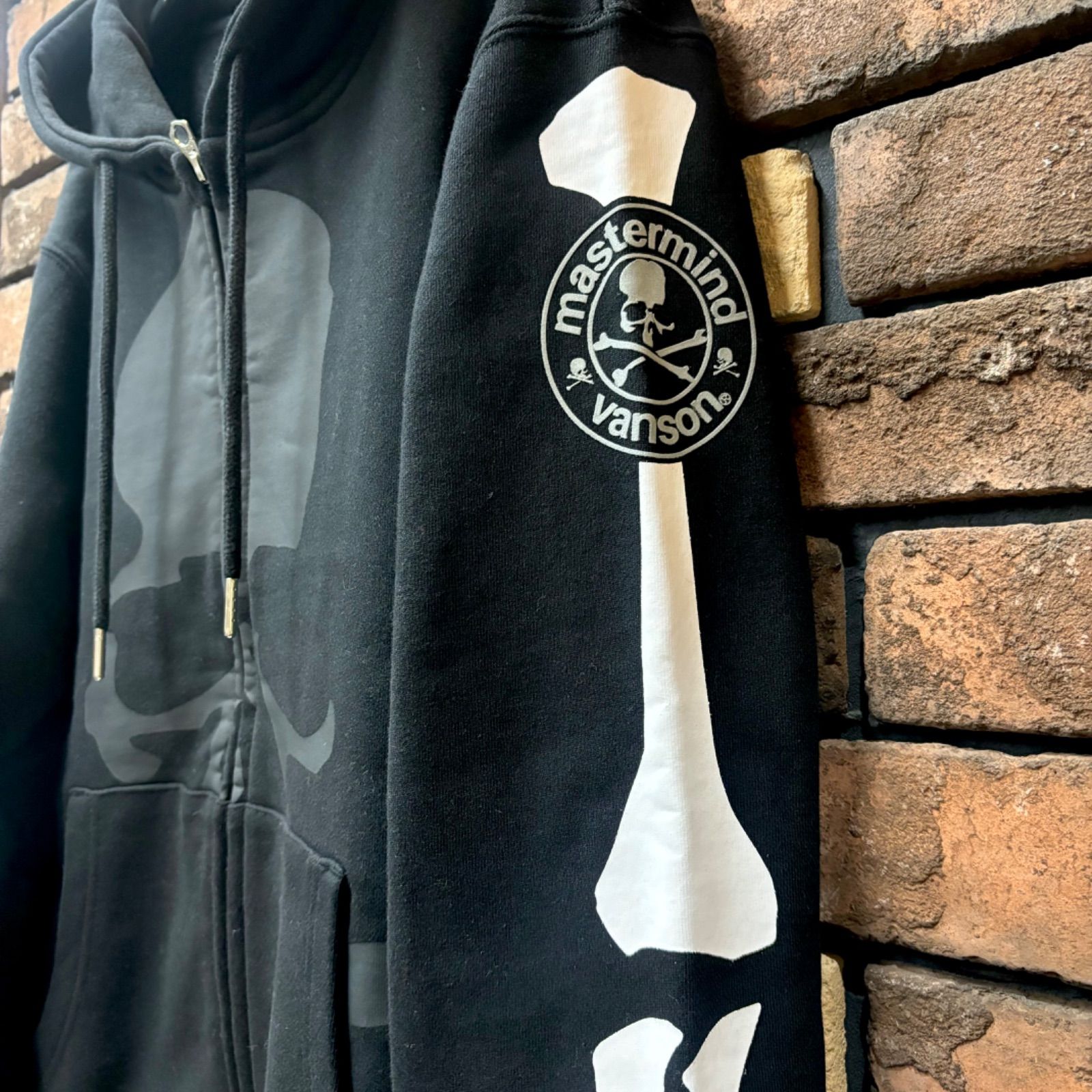 MASTERMINDコラボ】BONE HOODIE レギュラー フィット パーカー VANSON 