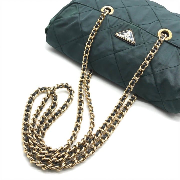美品✨ PRADA プラダ　ワンショルダーバッグ　グリーン　三角ロゴ 良品 PRADA プラダ 三角ロゴ プレート キルティング ナイロン