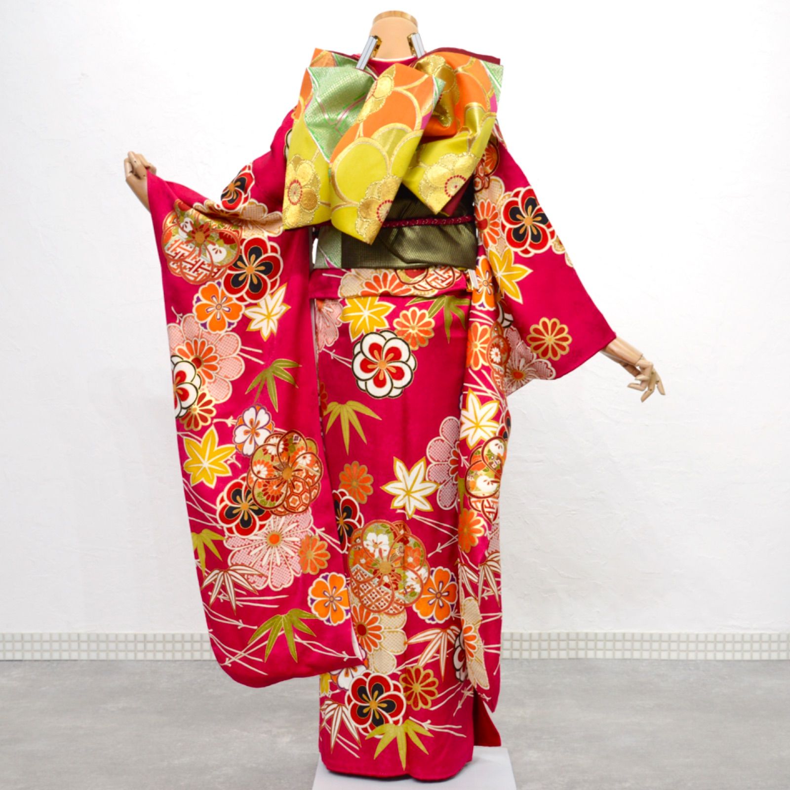 美品》正絹 振袖フルセット S〜Lサイズ 成人式 金駒刺繍 ショッキング