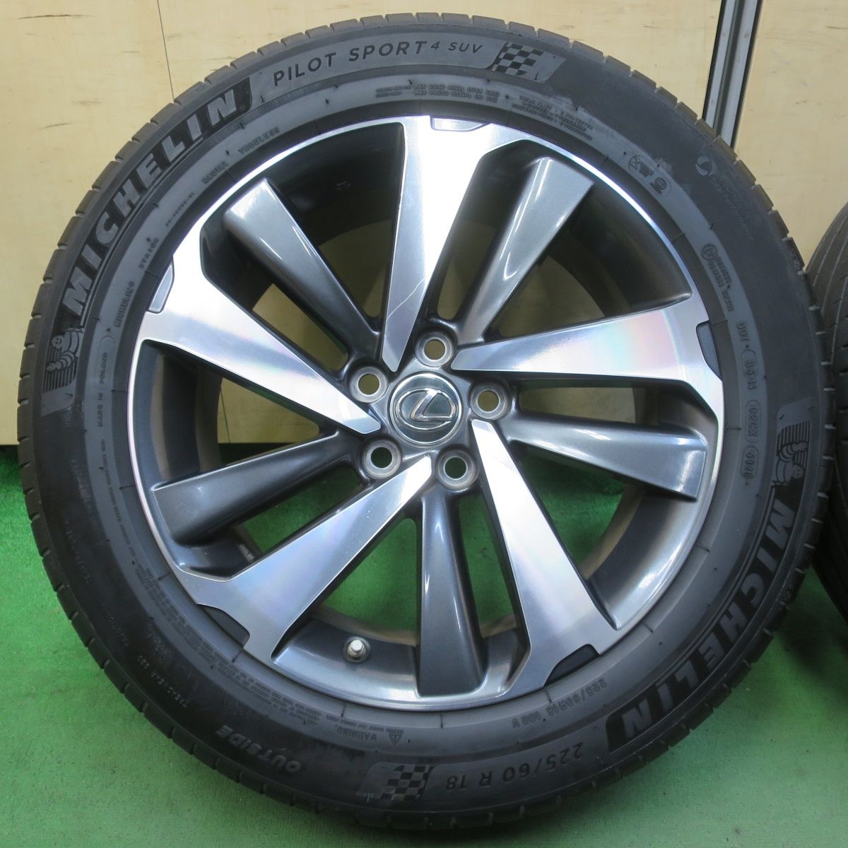 空気圧センサー付き☆レクサス NX バージョンL 純正 225/60R18 