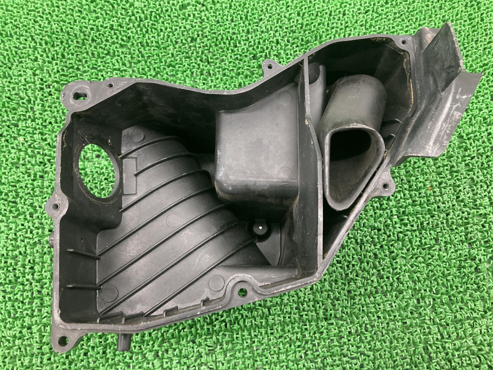 TW225 エアクリーナーケース 2JX DG09J-007*** ヤマハ 純正 中古 バイク 部品 DG09J 割れ欠け無し 品薄 希少品 ダクト 車検 Genuine