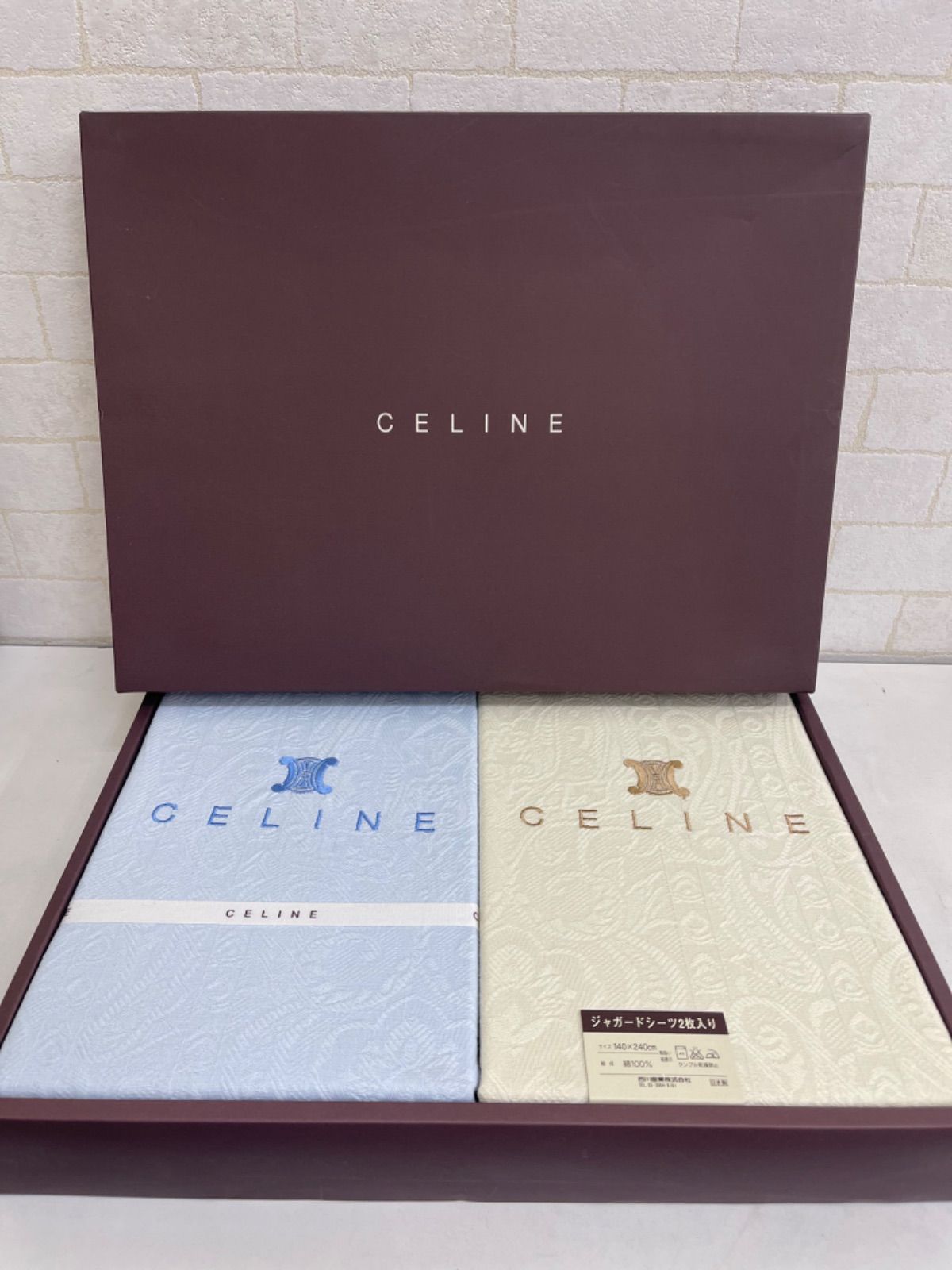 未使用CELINE　セリーヌ　ジャガードシーツシーツ　二枚組　　サイズ140x240. 綿一〇〇％