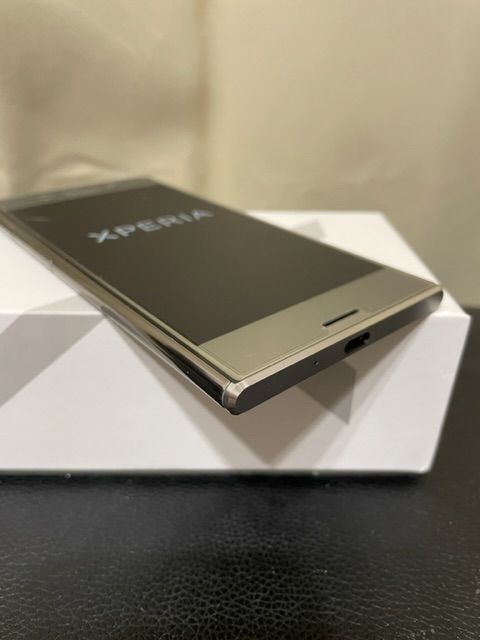 在庫処分)新品同様 Sony Xperia XZ Premium SO-04J シルバー - メルカリ