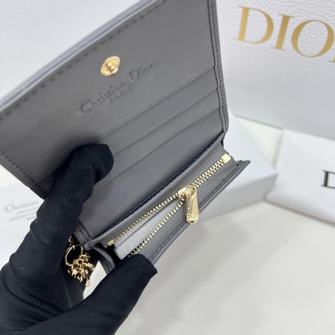 本日限定特価】Dior ミニレディディオール財布 秋冬新作