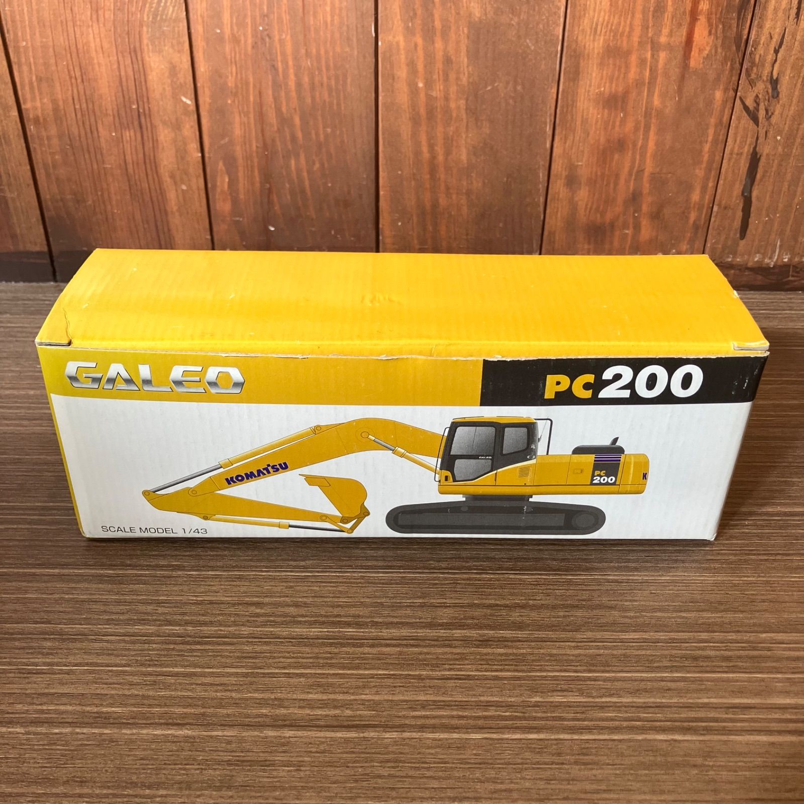 送料無料】KOMATSU／コマツ PC200 パワーショベル ミニチュア 1/43