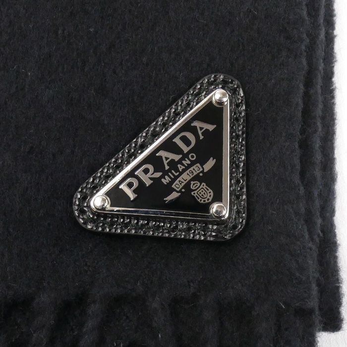 プラダ　マフラー　トライアングルロゴプレート PRADA プラダ トライアングルロゴ マフラー ブラック 2FS065