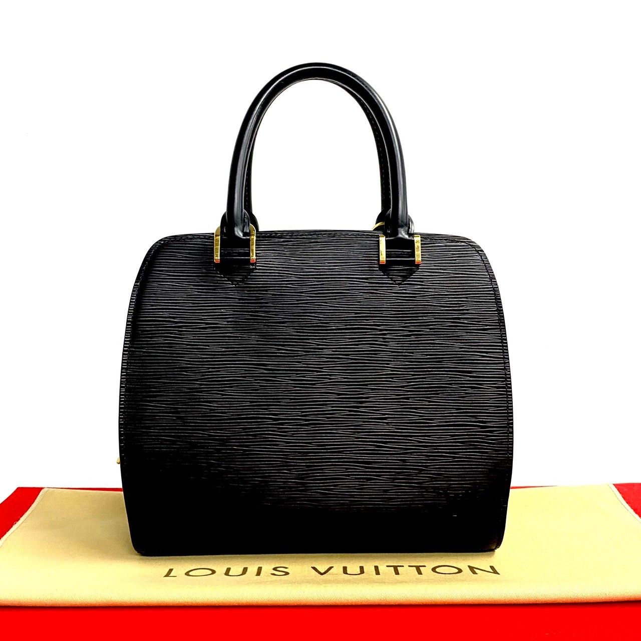 【LOUIS VUITTON】ハンドバッグ　ポンヌフ　エピレザー　ブラック LOUIS VUITTON ルイヴィトン ポンヌフ エピ ハンドバッグ