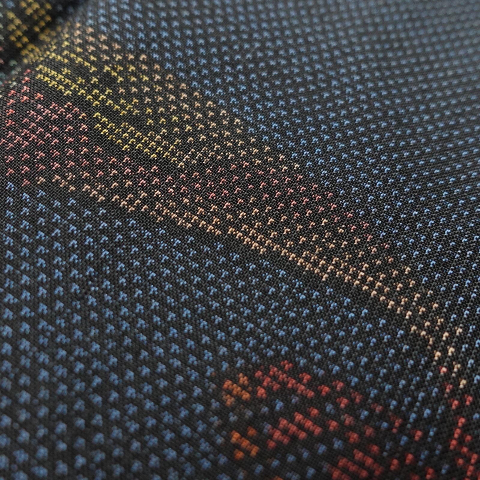 中古 大島紬 良品 証紙あり しつけ糸付き 正絹 幾何学柄・抽象柄 袷仕立て 身丈161cm 裄丈63.5cm 黒 中古 紬 良品 しつけ糸付き 正絹 幾何学柄・抽象柄 袷仕立て 身丈160.5