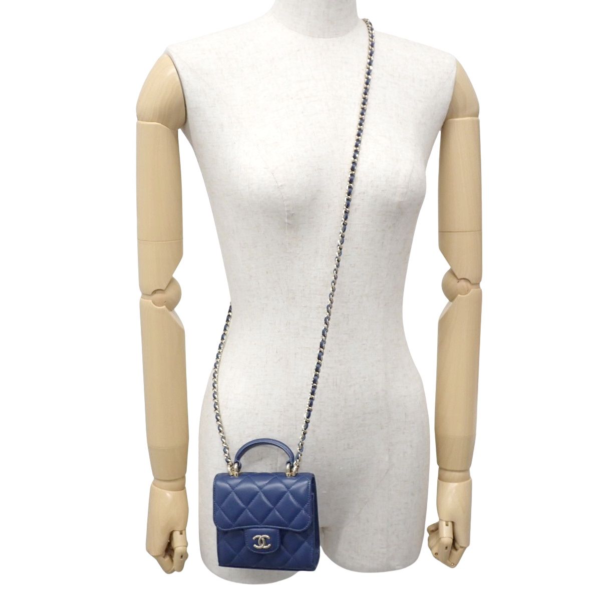 ’斜め掛けにも’【CHANEL】トップハンドルバッグ CHANEL - 保留中 【新品】2023P CHANELトップハンドルフラップ
