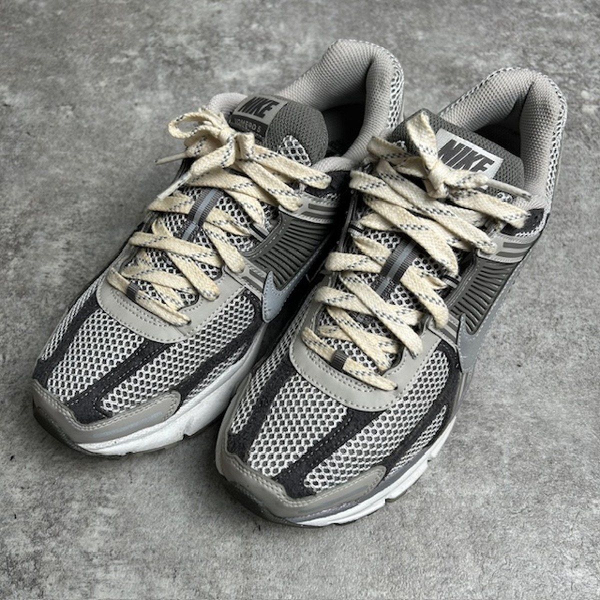 NIKE ナイキ FD0791-012 グレー ナイキ ズームボメロ5  アイアンオール アンド フラットピューター スニーカー 27cm NIKE ナイキ FD0791-012 グレー ナイキ ズームボメロ5 アイアンオール