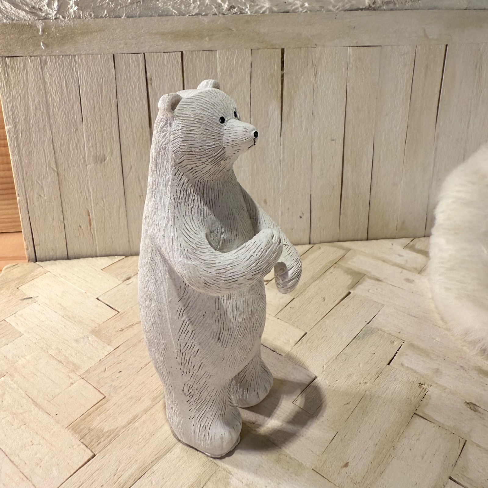 ナチュラルインテリアにぴったり🐻 可愛い立ち姿のシロクマ置物♡ミニ