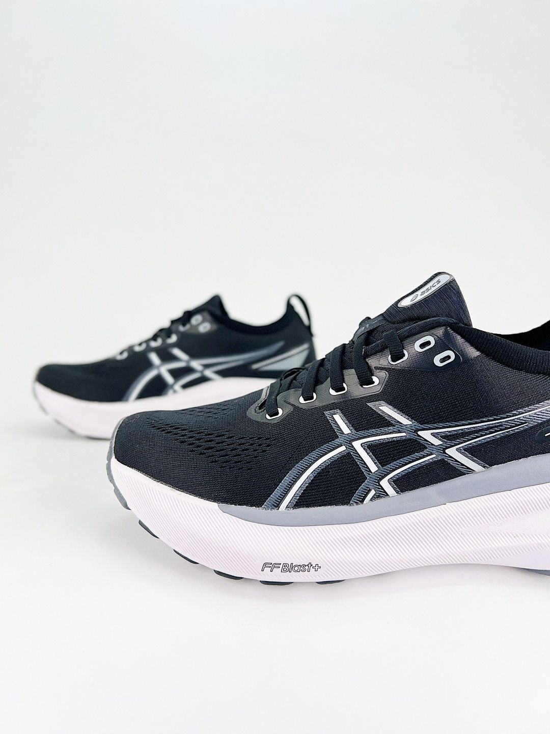 新品、未使用 箱付 ASCIS GEL-KAYANO 31 ブラック ホワイト