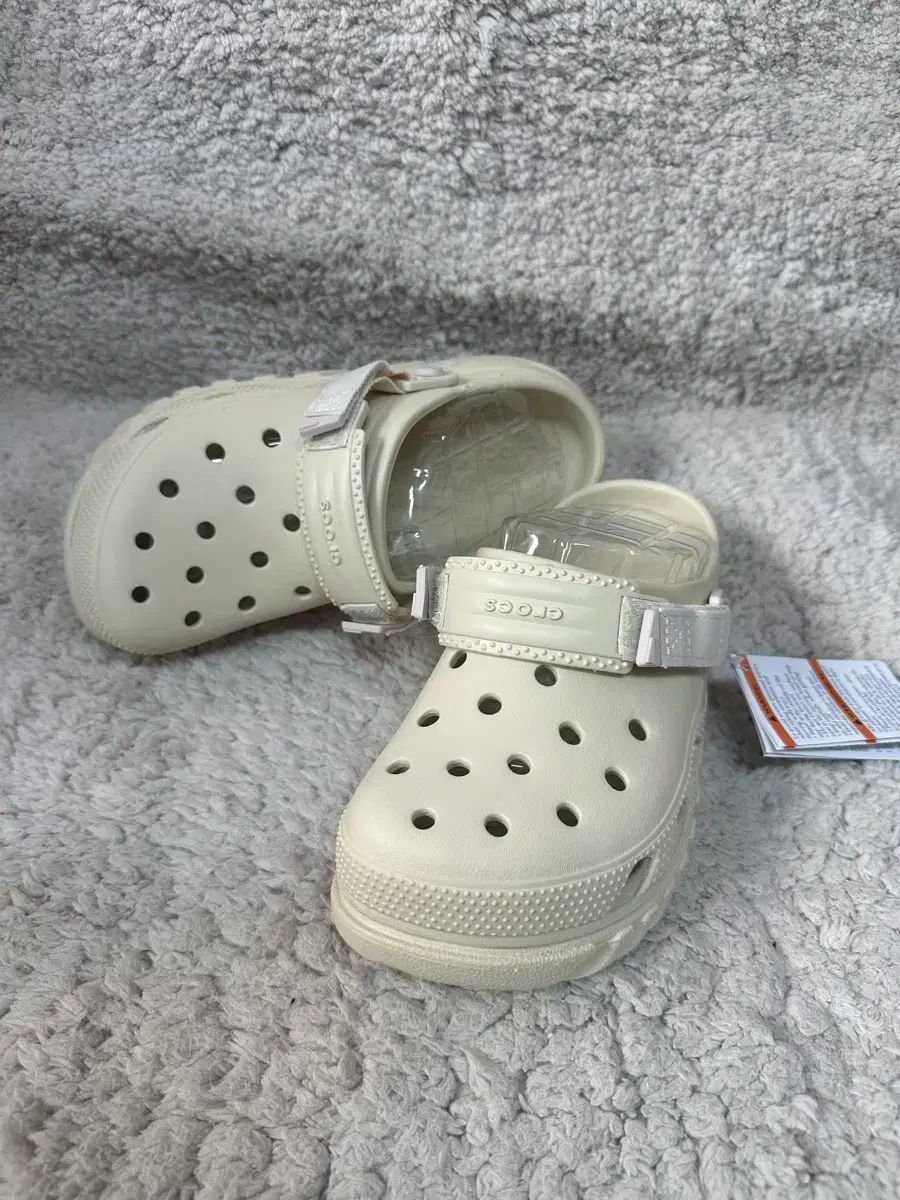 M6 W8 Crocs デュエット マックス II クロッグ スタッコ 250サイズ