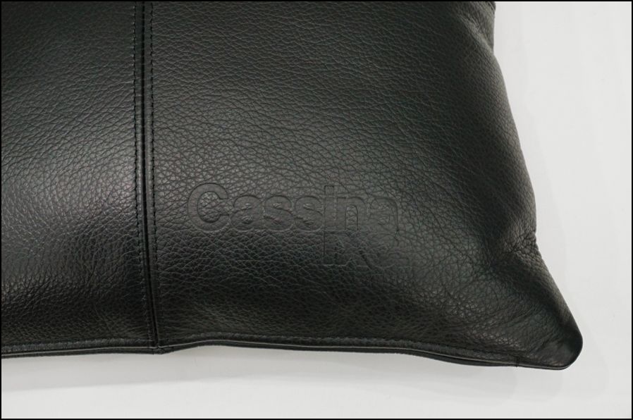 Cassina IXC カッシーナ・イクスシー 】本革フェザークッション 黒色