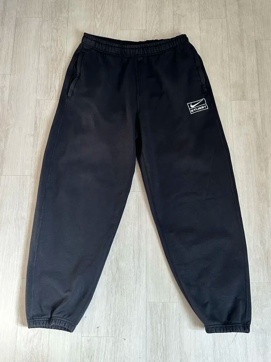 【雷市場（ポンジャン）商品韓国直送】 S Nike(ナイキ） x STUSSY(ステューシー) NIKE×ステューシー NRG ウォッシュド フリース スウエットパンツ 黒