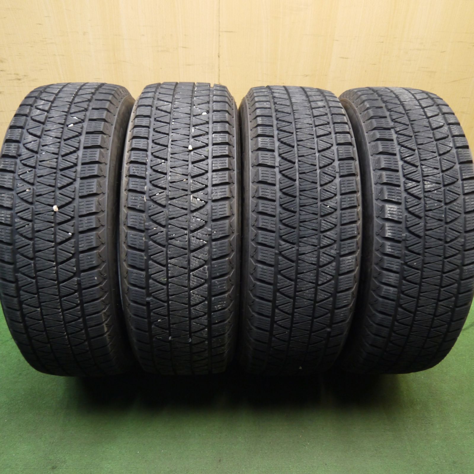 バリ溝 22年 8.5分 スタッドレス 235 65R17 ブリヂストン ブリザック DM-V3 タイヤ 17インチ ボルボ アウディ 等 5091001Hスタ
