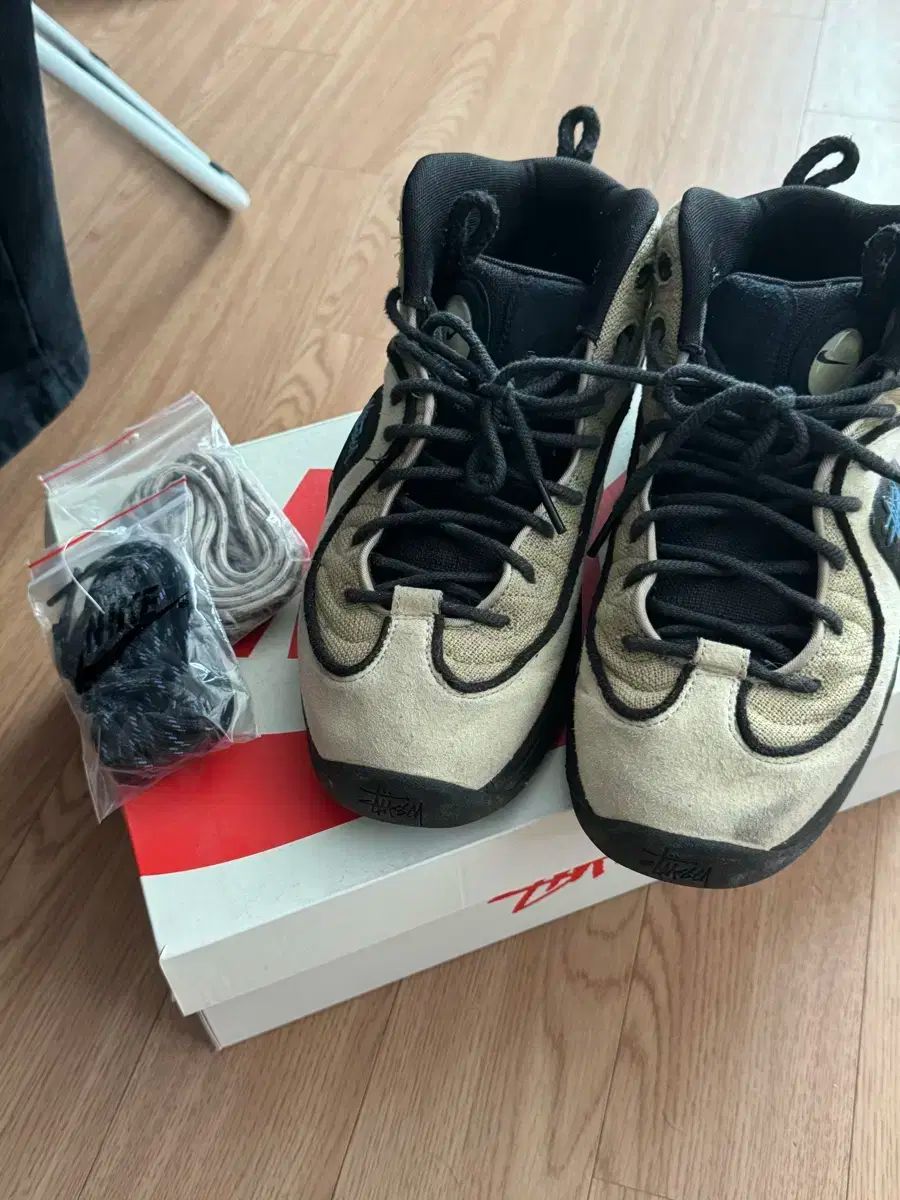 NIKE