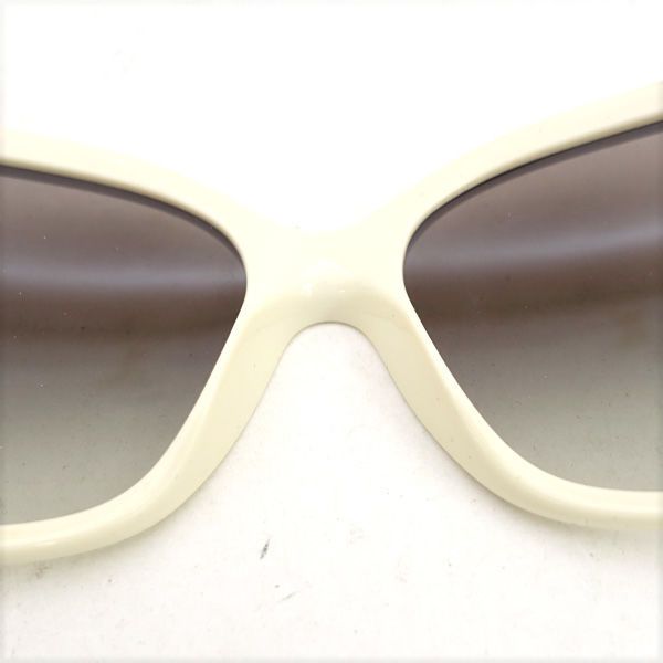 PRADA / プラダ □サングラス オフホワイト ケース付き メタルロゴ  