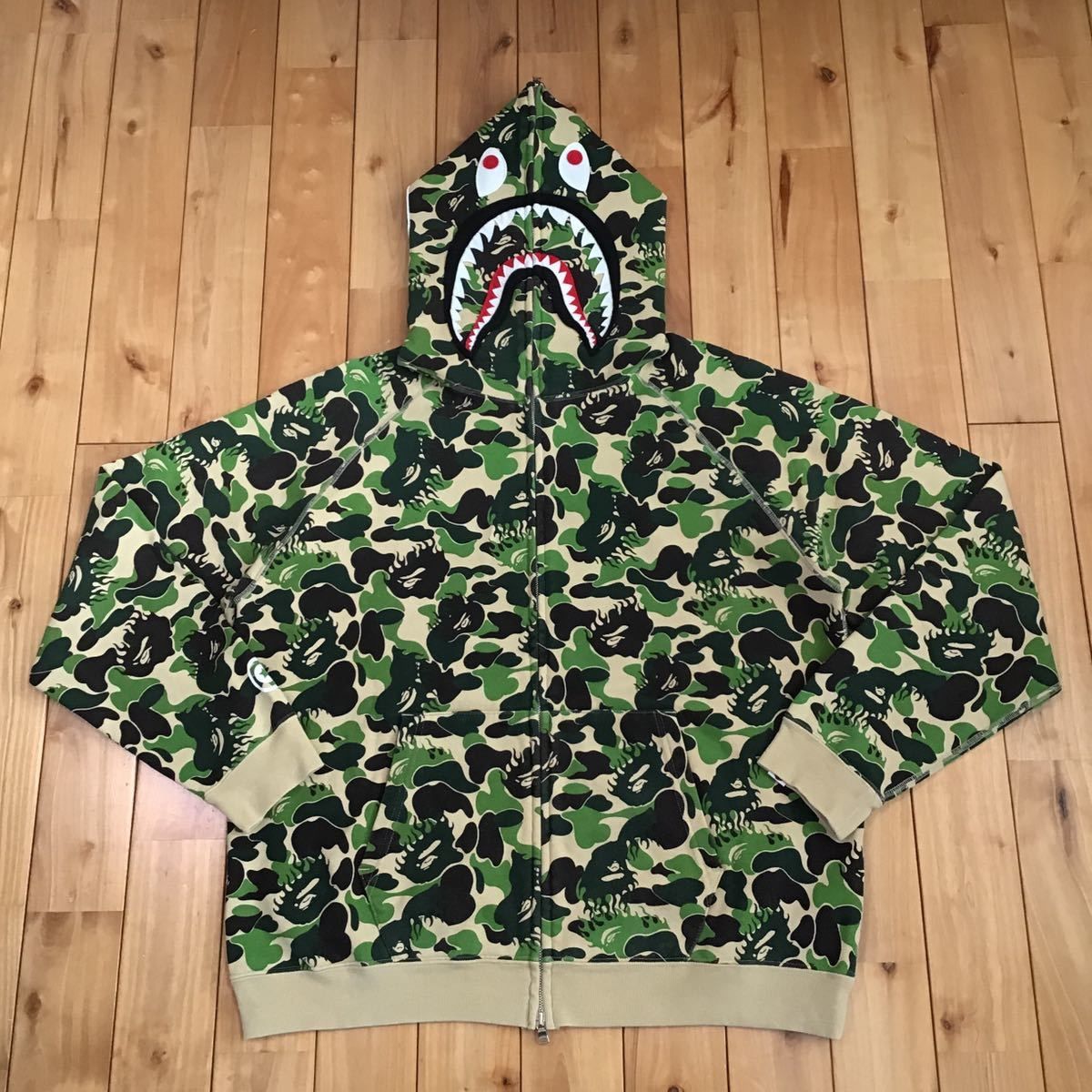 BAPE ムック限定 ファイヤーカモ シャークパーカー - メルカリ