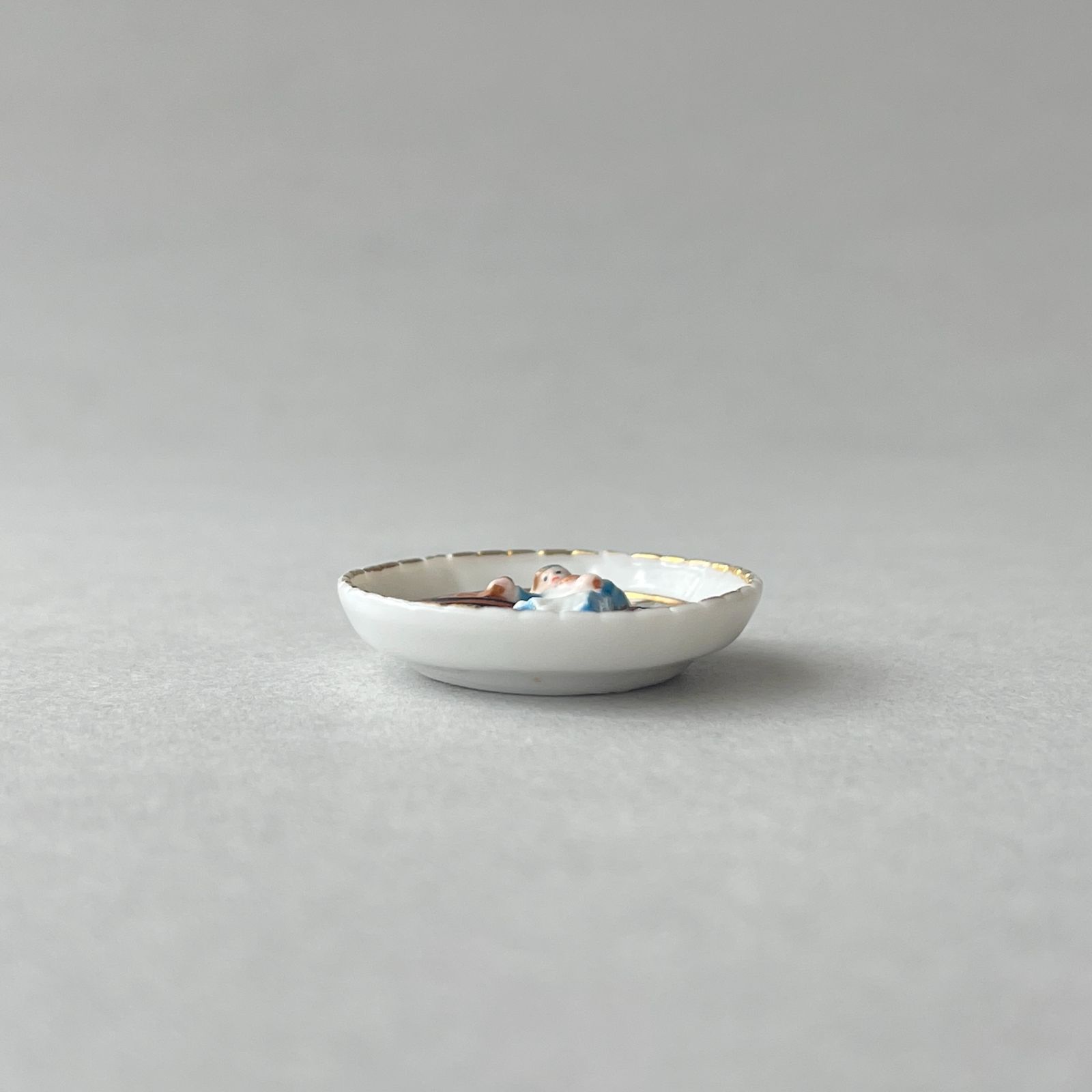 フェーヴ 絵皿 〈樽職人〉 フランス フェーブ ミニチュア陶器 m-0229