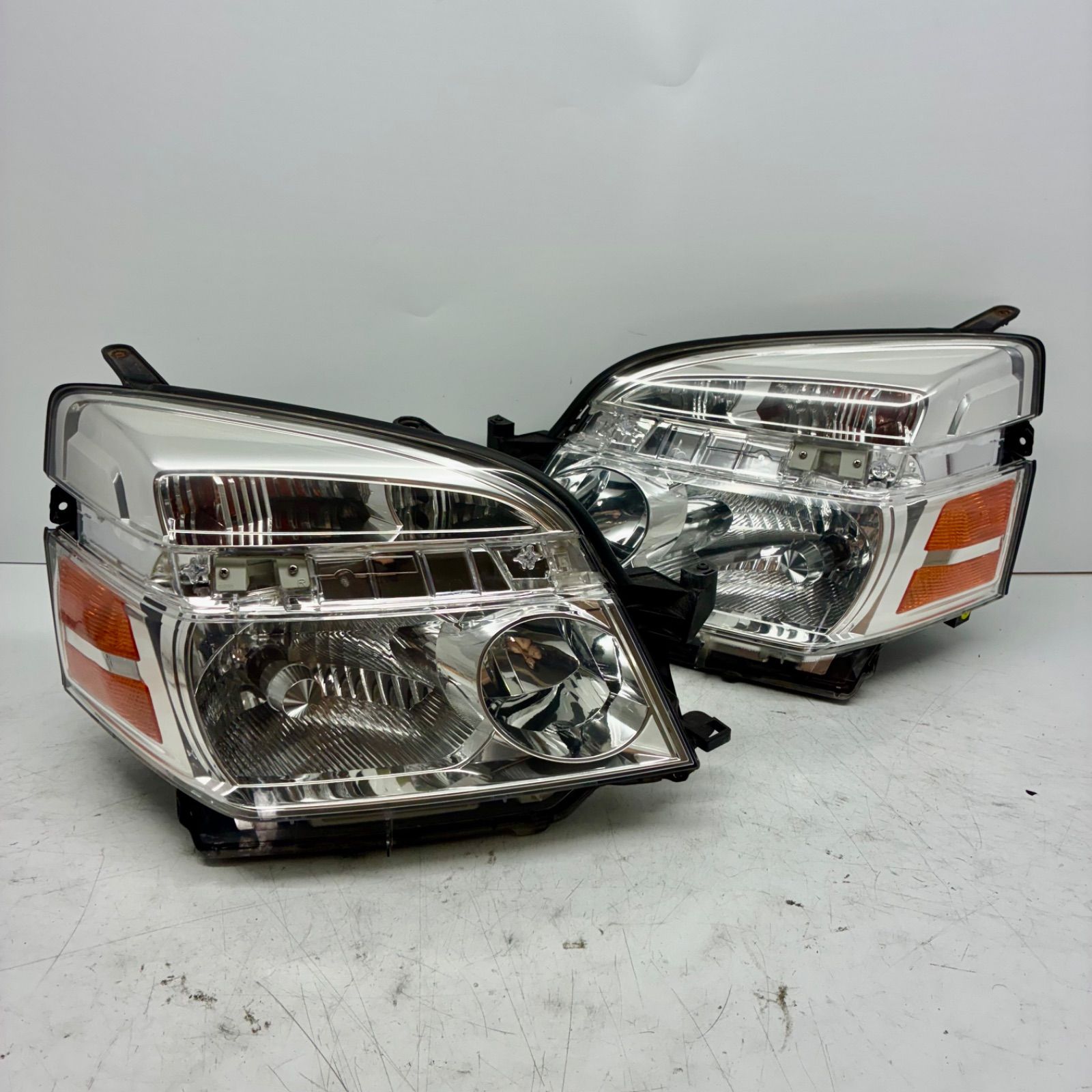 Y 美品【コーティング済】トヨタ AZR60 AZR65 60系 ヴォクシー 後期