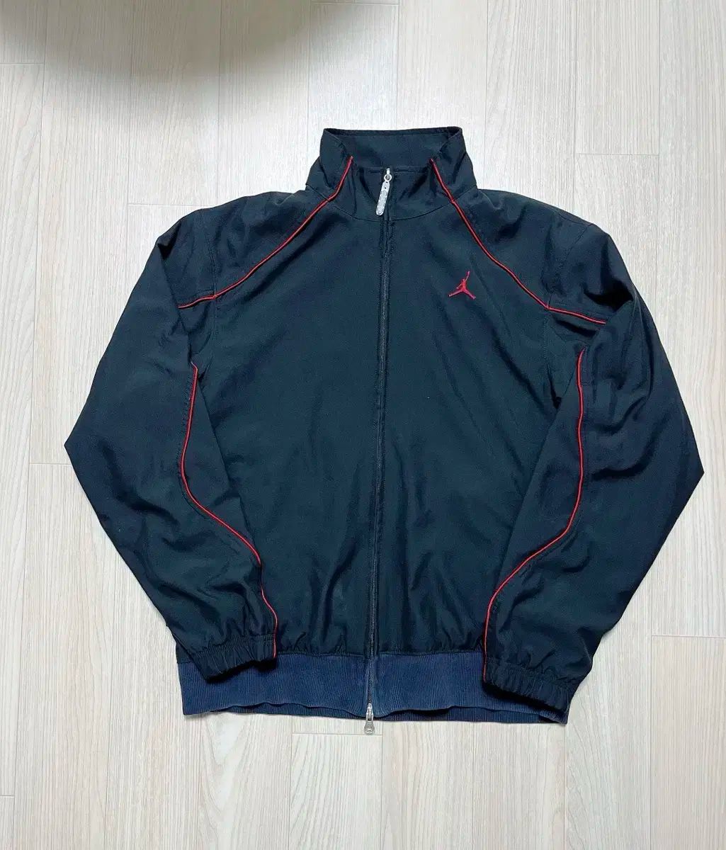 【雷市場（ポンジャン）商品韓国直送】 ジョーダン ジップアップ 黒 ウインドブレーカー