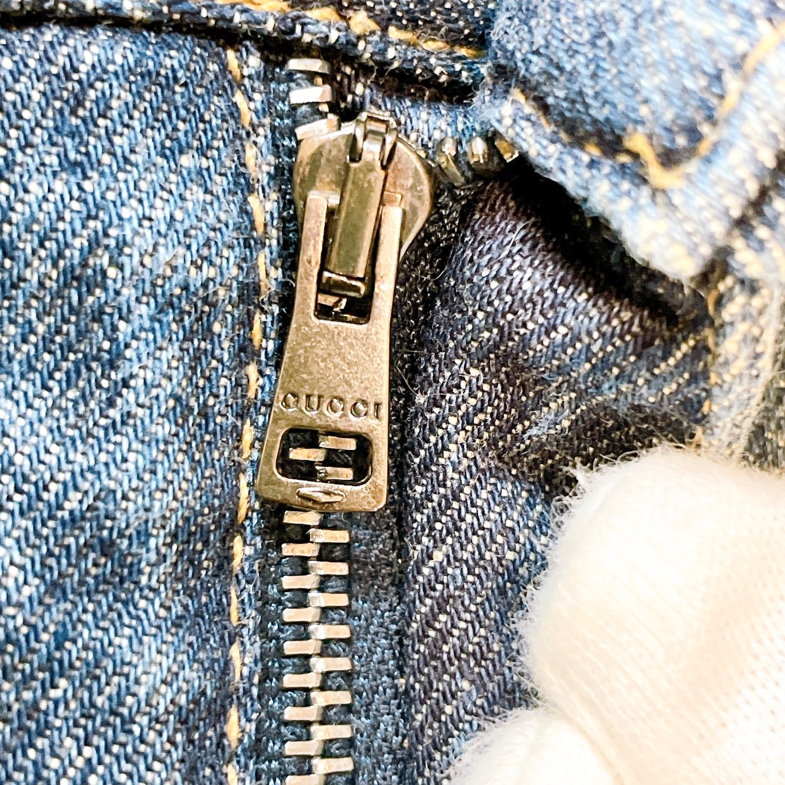 グッチ　コットンデニムひざ丈スカート　前スリット　ロゴマーク　インディゴ　XL グッチ コットンデニムひざ丈スカート 前スリット ロゴマーク