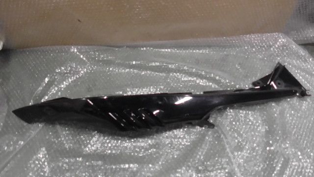 GSR250F　LC6GJ55D001112xxx　の　シートカウル　右　傷:#1740100711