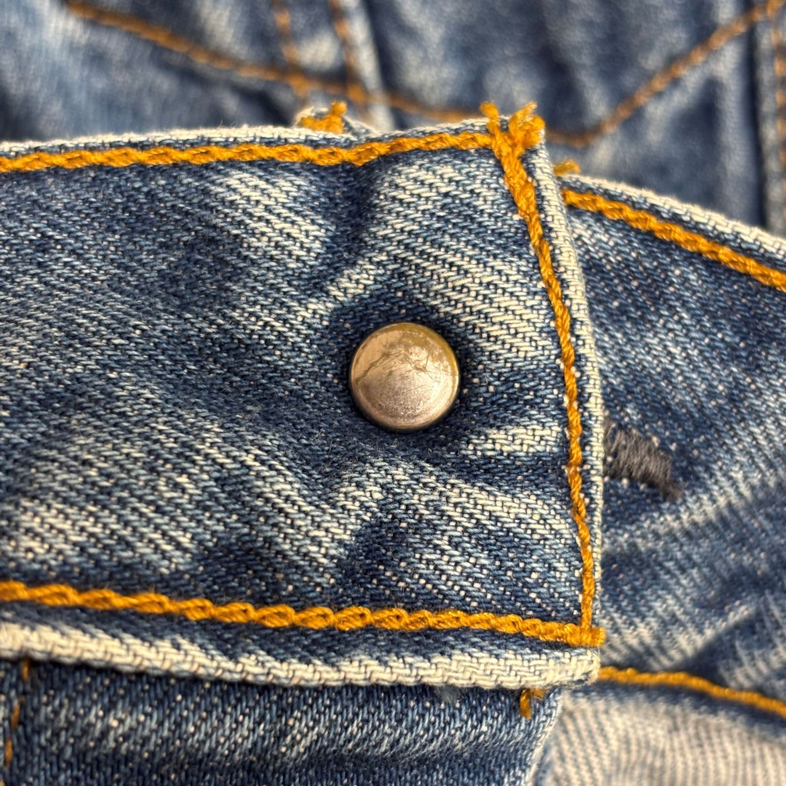 中古 Levi