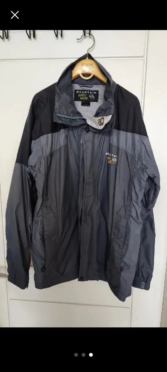 マウンテンハードウェア ウィンドブレーカー XLサイズ 表記サイズ L です カラーはブラック