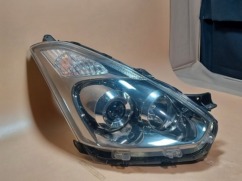 コーティング済 ウィッシュ ZNE14G 右ヘッドランプ ヘッドライト Xリミテッド 4WD 7人 イチコ 68-13 81110-68050 1F7
