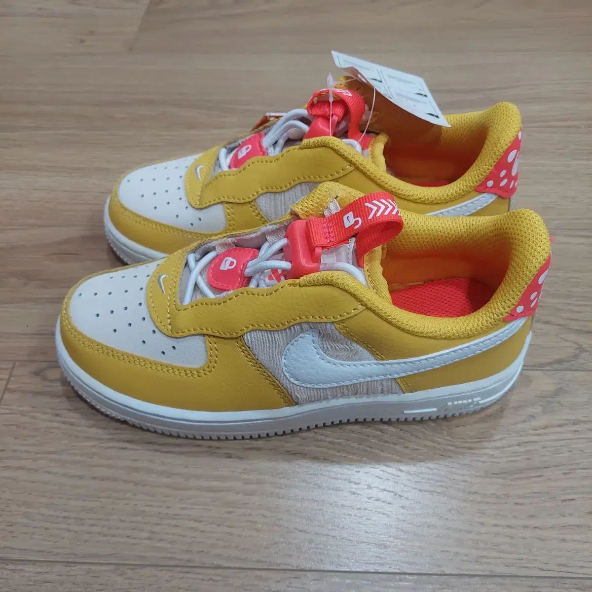 新品 NIKE(ナイキ) トゥイーン ジュニア スニーカー 手っ取り早い処分