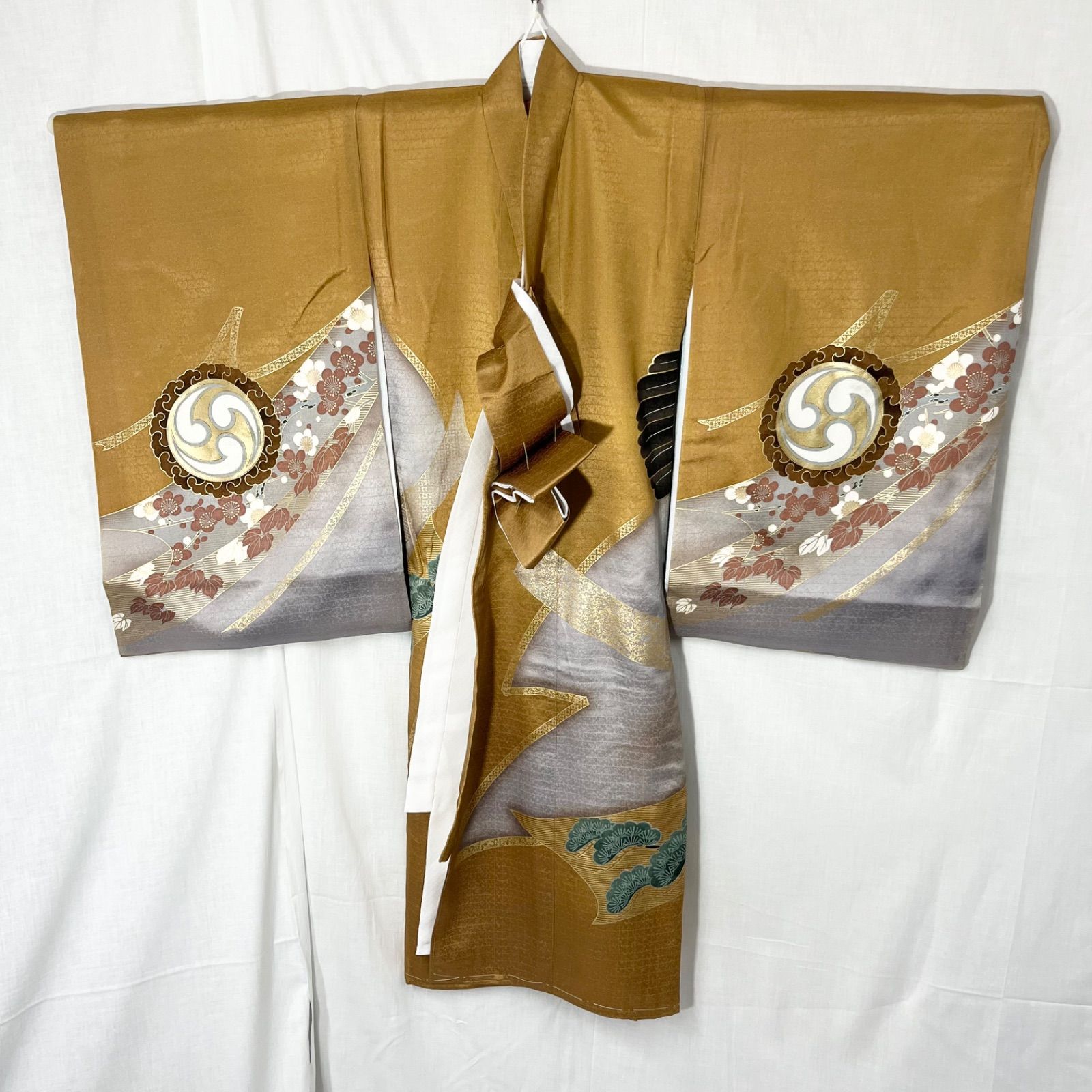 【人気セール，高品質】 【未使用品】【仕立上がり】七五三　男の子　3歳祝着　三歳祝着　晴れ着　お祝  金色　ゴールド 着物・着物ドレス