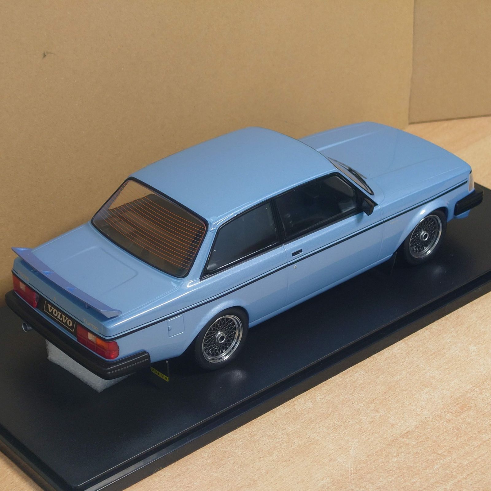 1/18ボルボ クラシックバン ダークブルー 楽天市場】DNA Collectibles 1/18 ボルボ 780 ベルトーネ 1985-1990