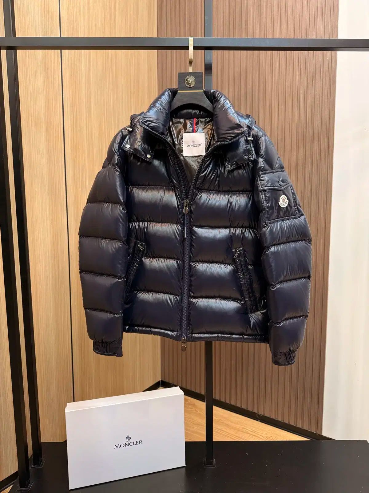 MONCLER新品未使用R MONCLER(モンクレール) ユニセックス ロゴ カジュアル 黒 ダウン