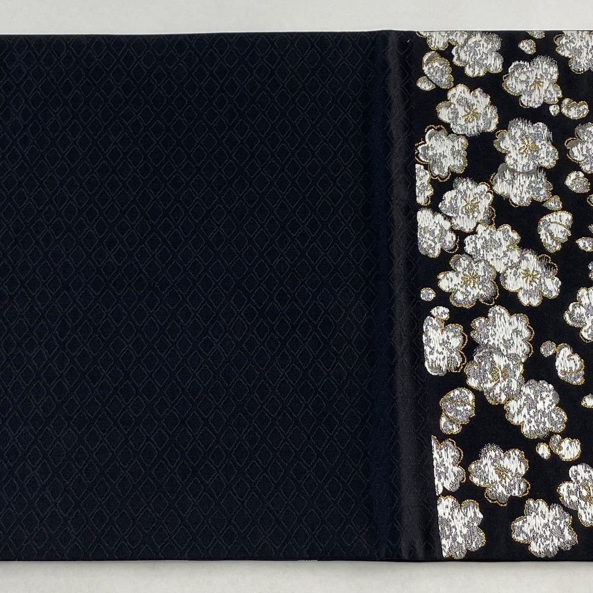 袋帯 美品 名品 桜 花びら 金糸 箔 黒 六通 正絹 【中古