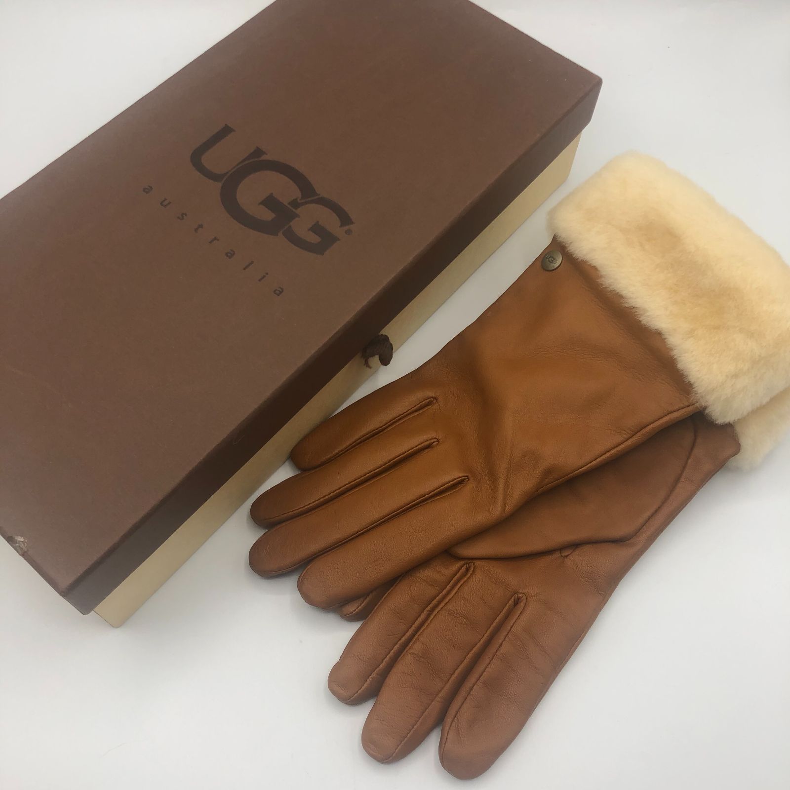 UGG 手袋　新品未使用