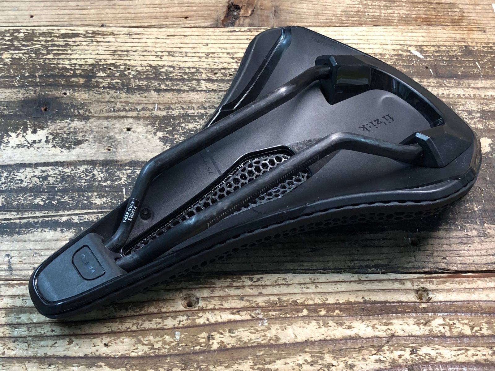 fizik フィジーク Argo R1 Adaptive サドル 150mm 【公式通販】