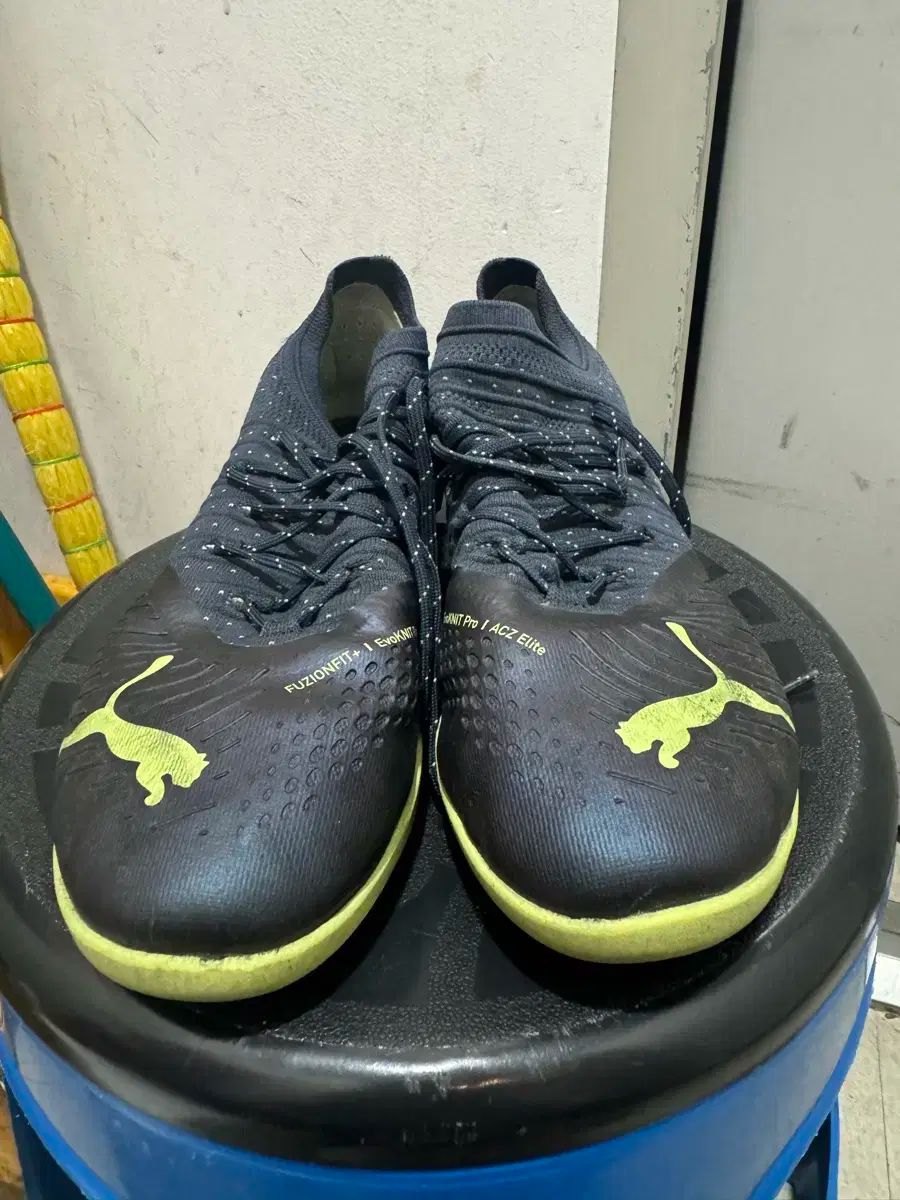 PUMA(プーマ) フューチャー Z 1 4 プロ ケージ トップグレード フットサルシューズを販売しています