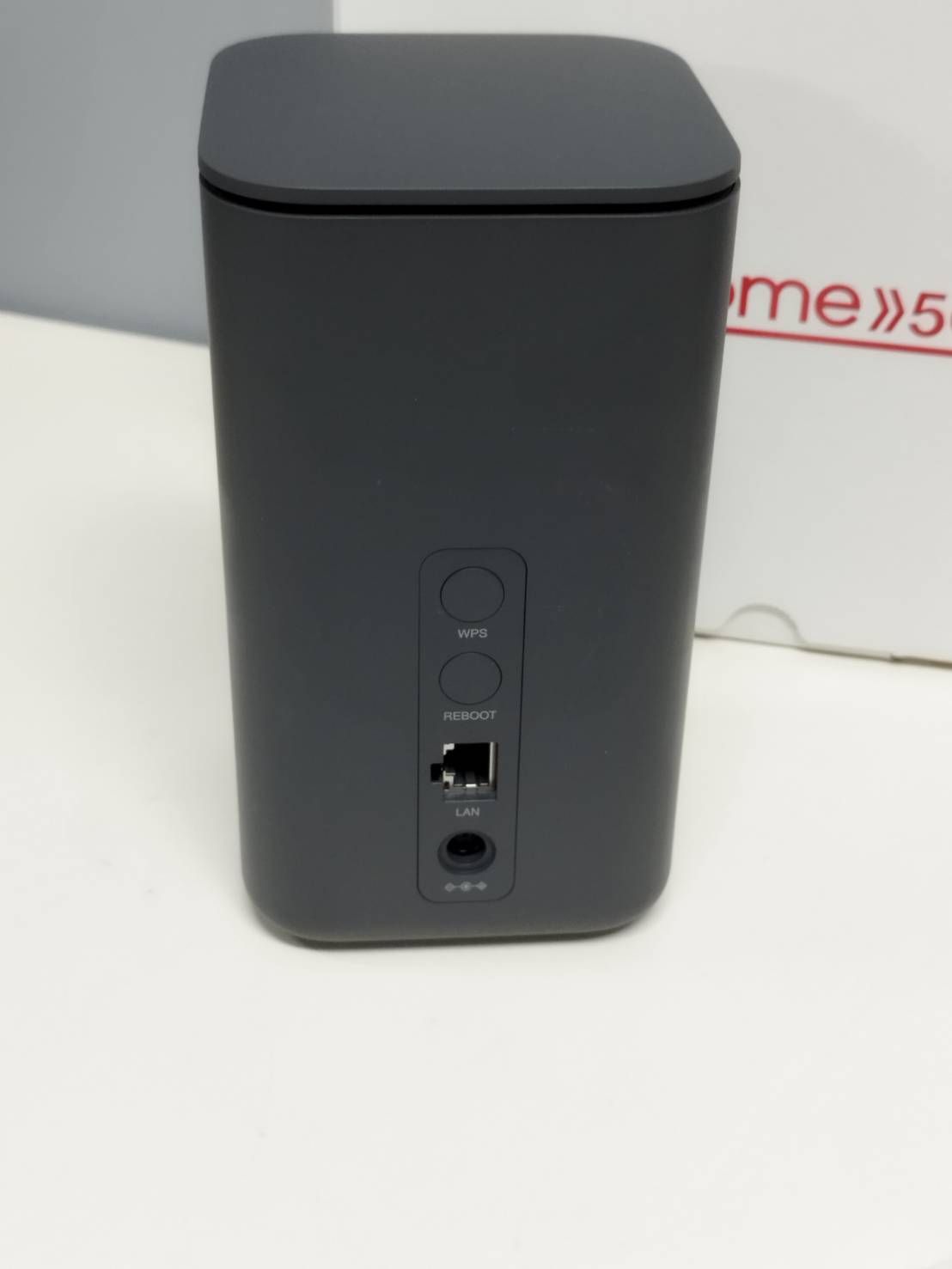 NTTdocomo - docomo5GホームルーターHR01 美品 ムスビー｜美品 docomo ホームルーター home 5G HR01 Dark Grey