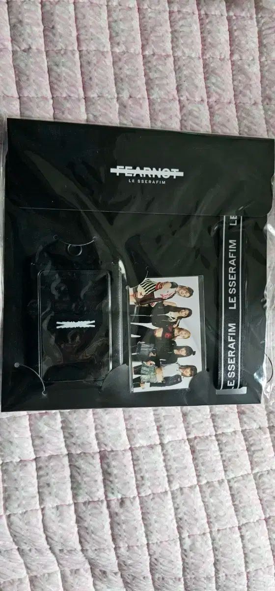 人懐っこい LE SSERAFIM ルセラフィム ルセラ ランヤードホルダーセット トレカ含む